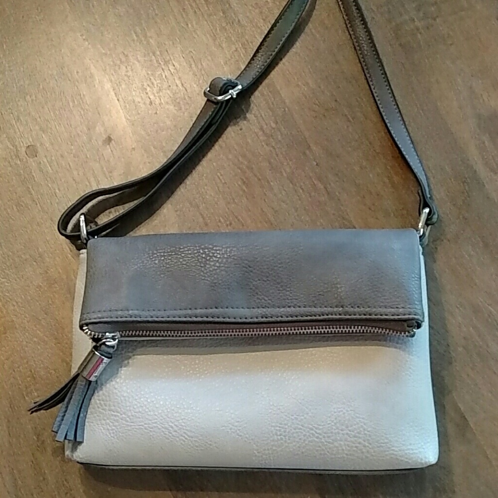 Fold over crossbody bag 😘kelly& katie💚